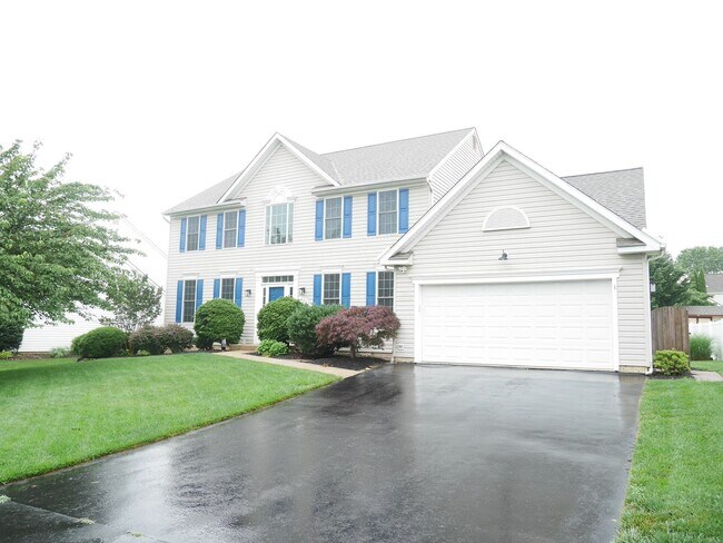 Building Photo - Spacious & Stylish 4-Bedroom Home with Fin...