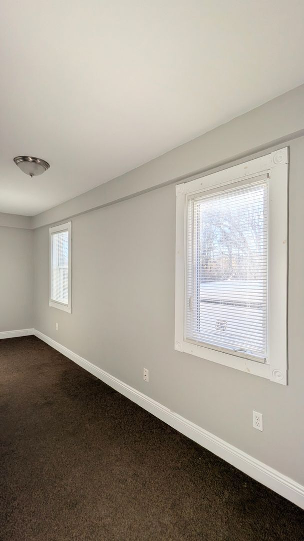 Building Photo - 2 Silver Pl