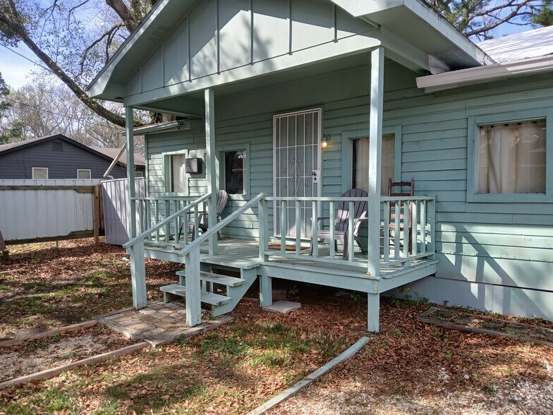 Building Photo - 1208 Alba St