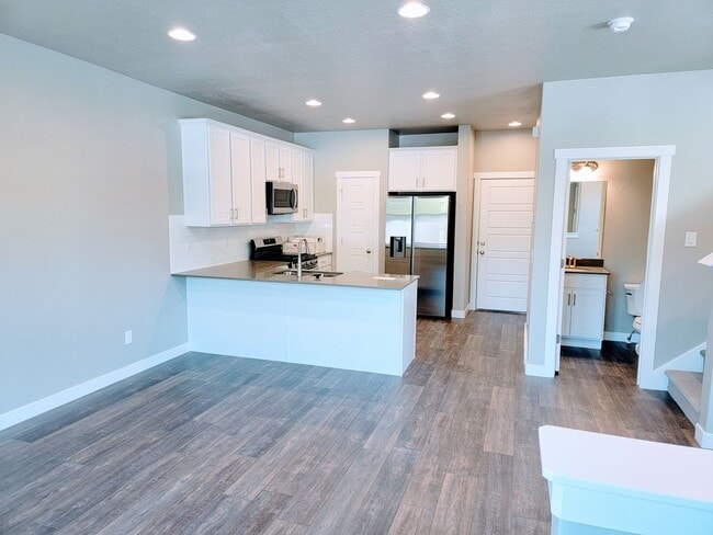 Primary Photo - Gorgeous Townhome!!!