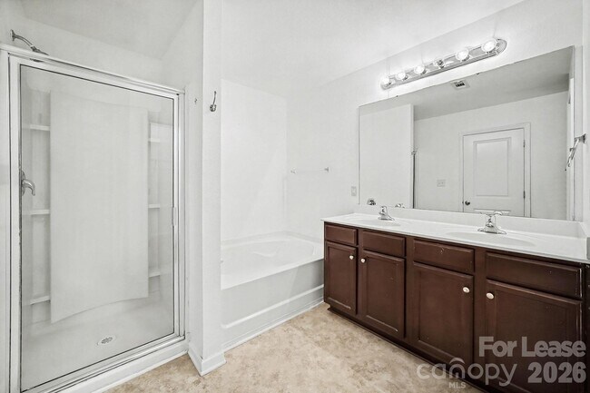 Building Photo - 4937 Broad Leaf Ct