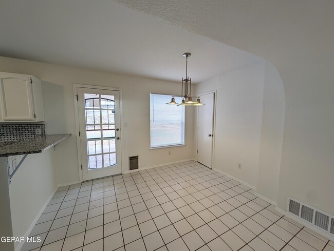 Building Photo - 3149 Crazy Horse Dr