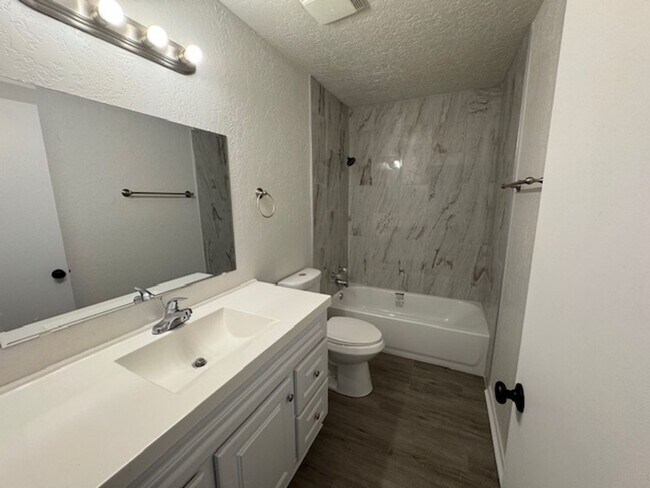 Building Photo - 1050 Meadowlark Ct SE