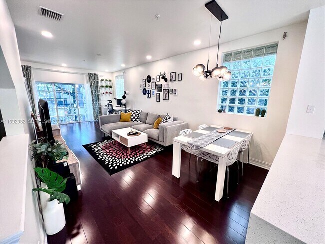 Building Photo - 450 NE 2nd Ave