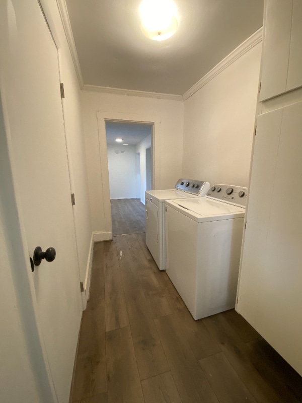 Building Photo - 412 E 7th St