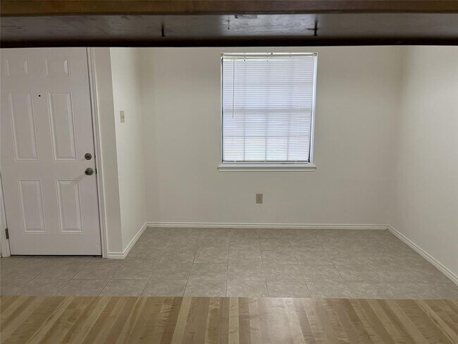 Building Photo - 26 Summer Crest Cir