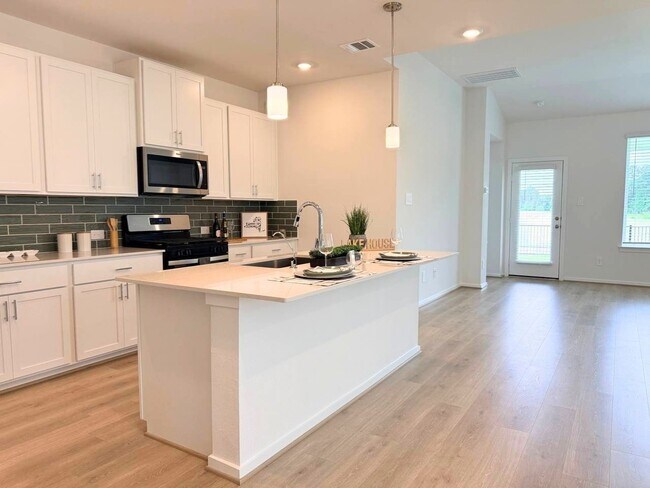 Building Photo - 16238 Parish Pointe Ct