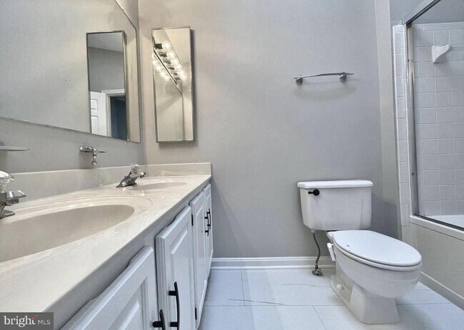 Building Photo - 106 W Locust St