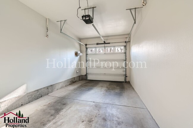 Building Photo - Charming 2-Bedroom Condo with Premium Feat...