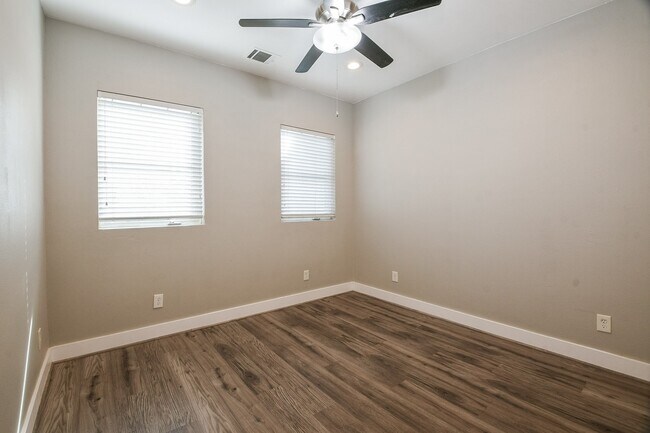 Building Photo - 3249 Dixie Dr