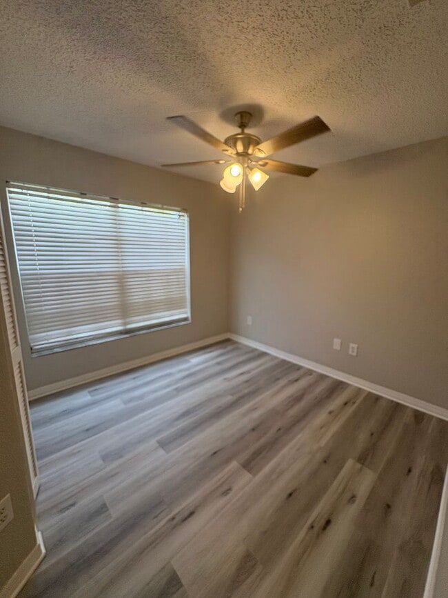 Building Photo - Cute Mt Dora Home, Great location. Many up...