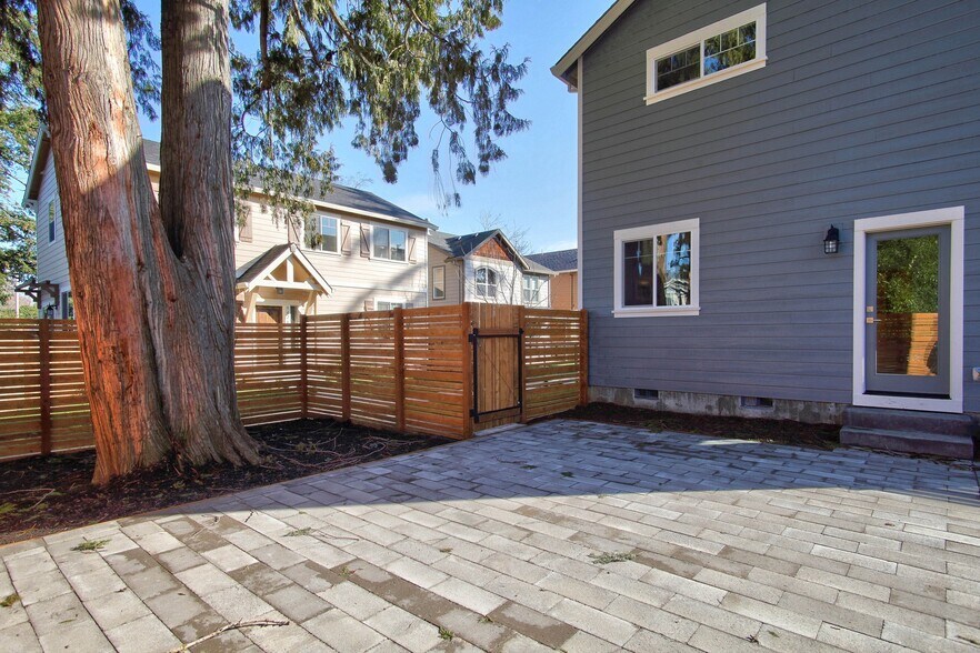 Building Photo - 9424 N Macrum Ave