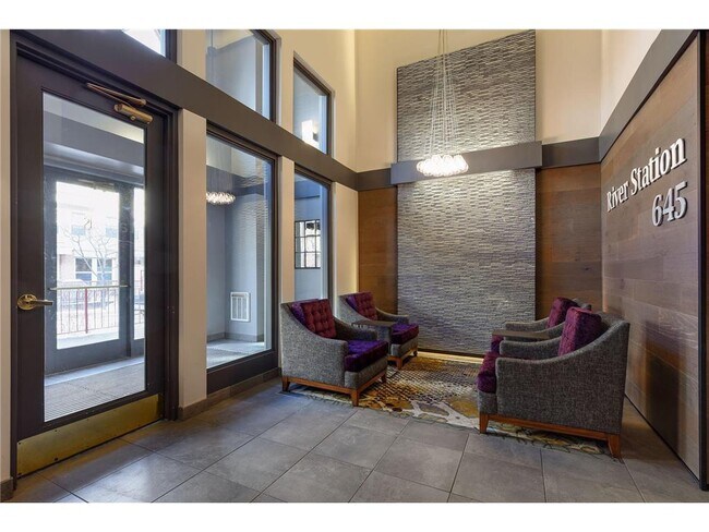 Building Photo - 645 N 1st St