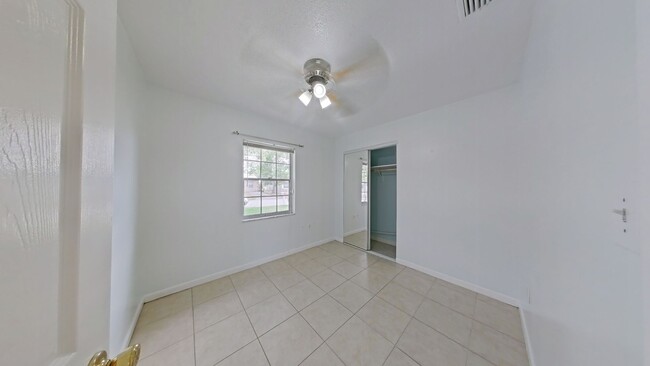 Building Photo - Charming 3-Bedroom Home with Sunroom and S...
