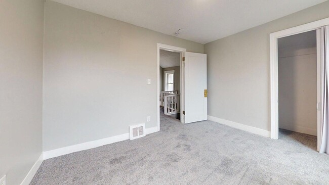 Building Photo - Lorain/W.73 neighborhood, updated 3 bed/1 bath single family house.