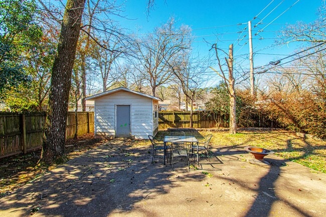 Building Photo - 822 N Coolidge St