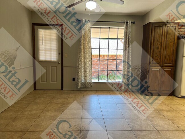 Building Photo - Spacious 4 Bedroom