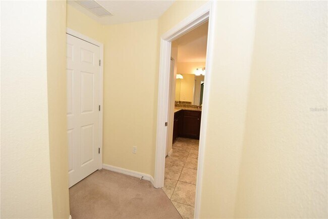 Building Photo - 56 Pin Oak Dr