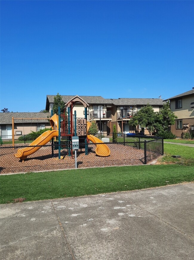 Building Photo - 189 NW Glenhart Ave