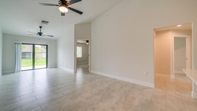 Building Photo - 4606 SW 8th Ct