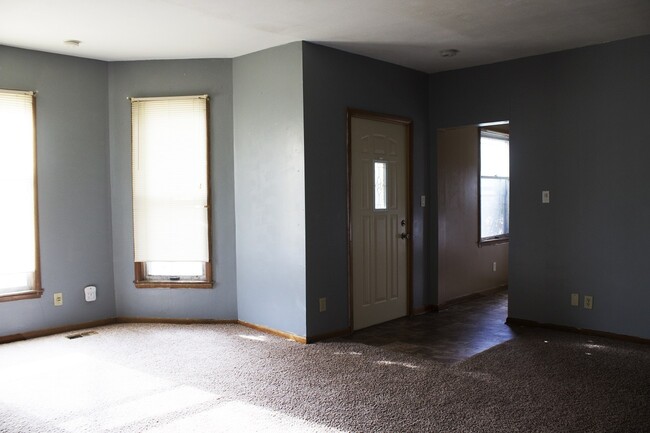 Interior Photo - 2321 Iowa St - Cedar Falls