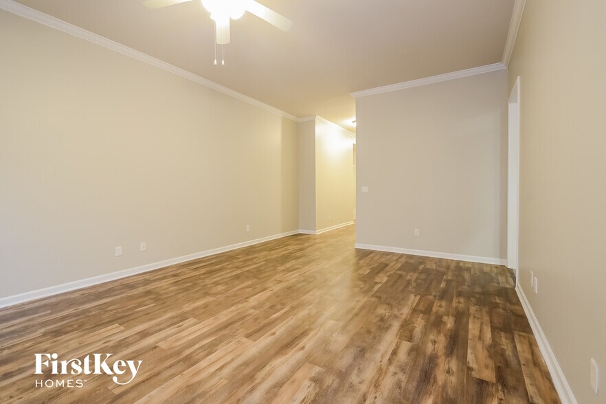 Building Photo - 1072 Pine Valley Dr