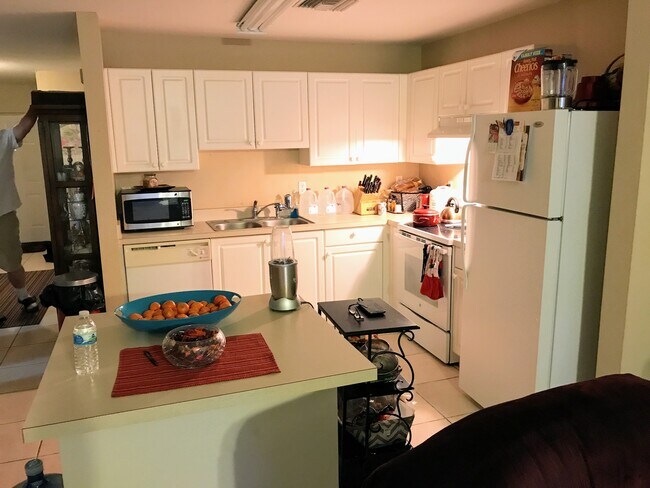 Building Photo - 339 Harry Ave S