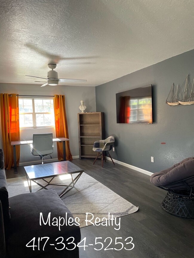 Building Photo - 4 bedroom, 2 bath furnished HOUSE in the H...