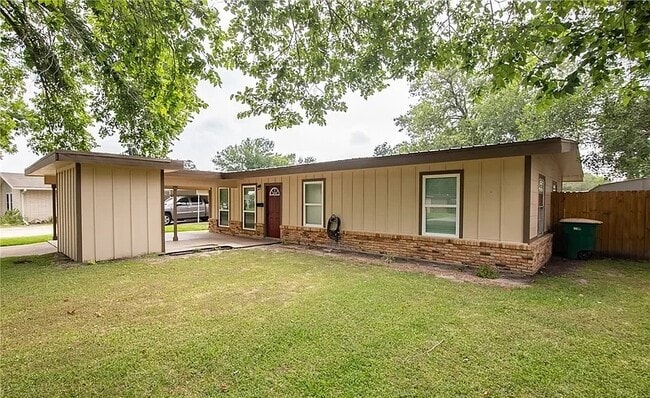 Building Photo - 4713 Dahlia Ln