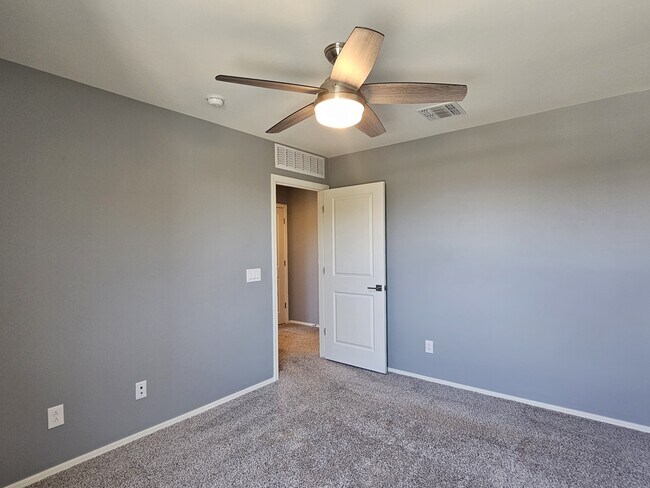 Building Photo - 10679 W Golson Dr