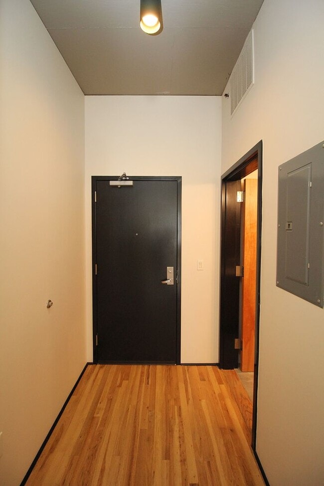 Building Photo - 408 NW 12th Ave