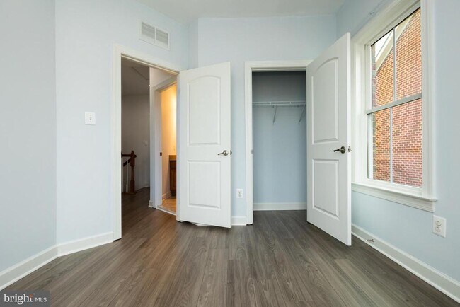 Building Photo - 336 Grand St