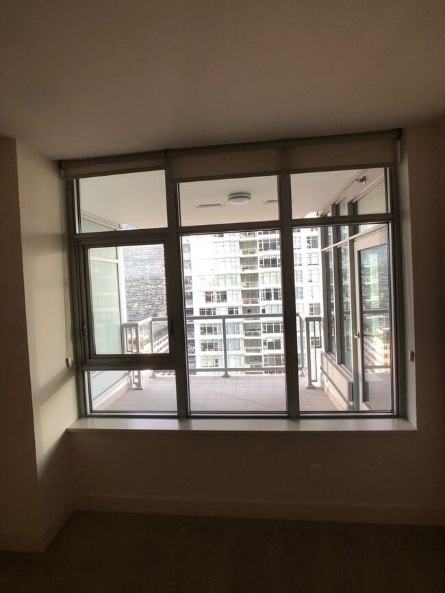 Building Photo - Insignia View - 2 Bedroom / 1.75 Bath w/ O...