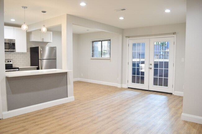 Building Photo - 807-809 W 40th Street