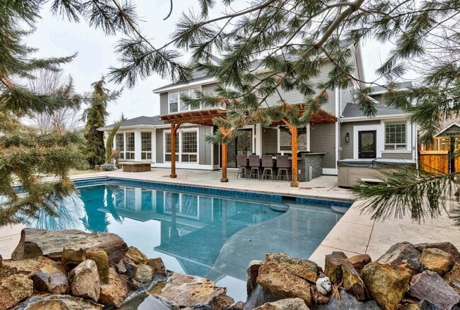 Building Photo - Beautiful home perfect for entertaining