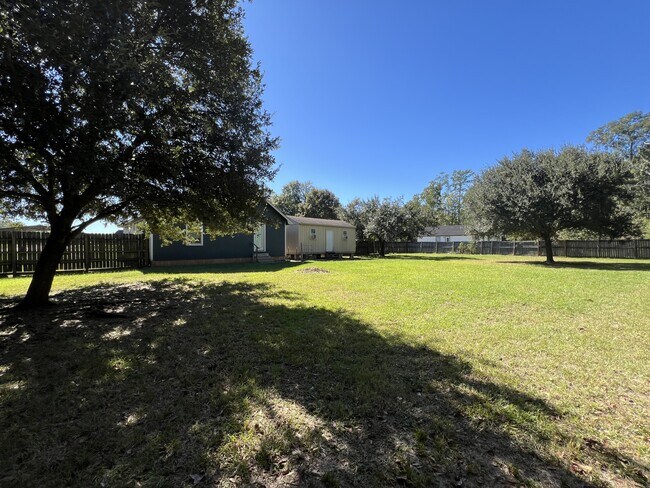 Building Photo - 664 W Tram Rd