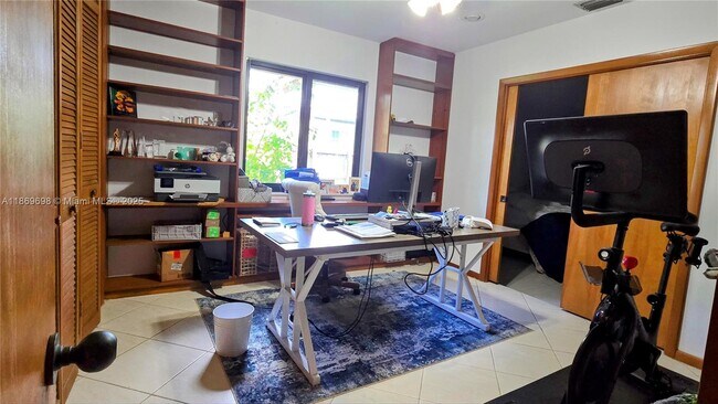 Building Photo - 15305 SW 74th Ct