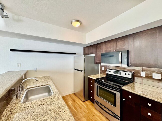 Building Photo - Renovated Studio in Capitol Hill with Rooftop City Views!!!!