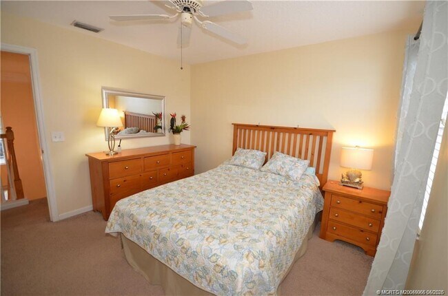 Building Photo - 753 NW Waterlily Pl