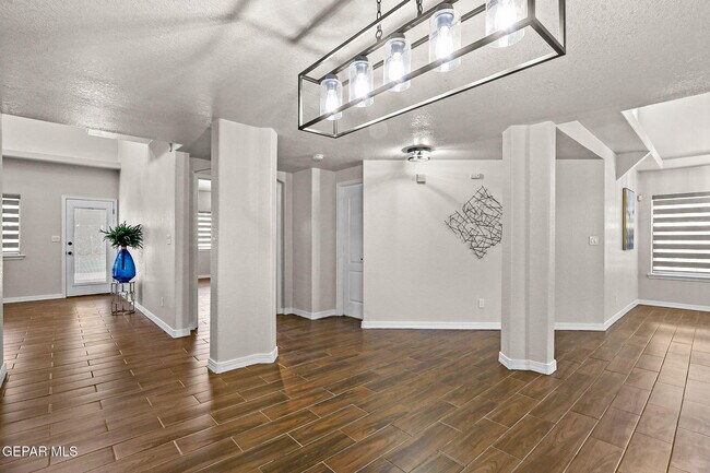 Building Photo - 3121 Tierra Paola Ln