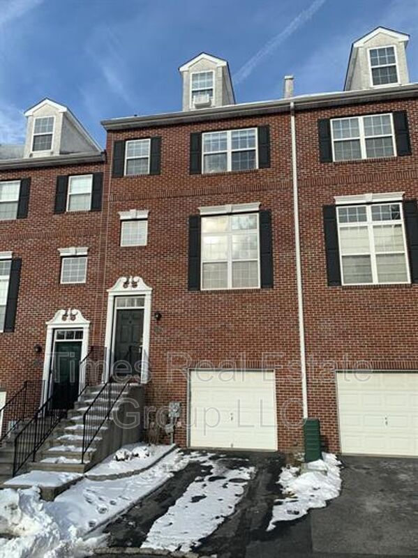 Building Photo - 436 W 5th Ave