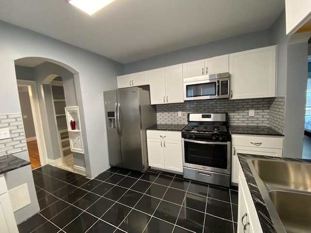 Building Photo - 2411 E Genesee St