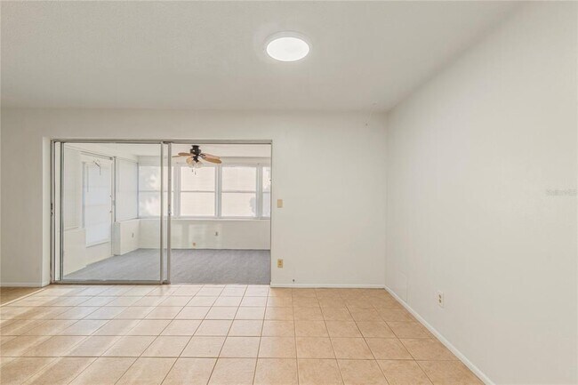 Building Photo - 1248 Lazy Lake Rd W