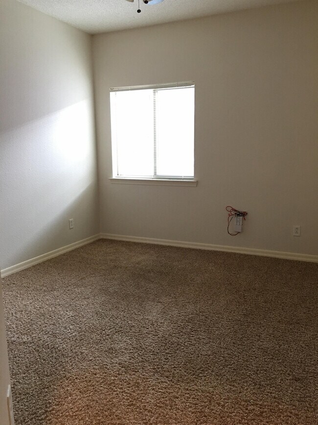 Building Photo - 14345 Apache Point Dr