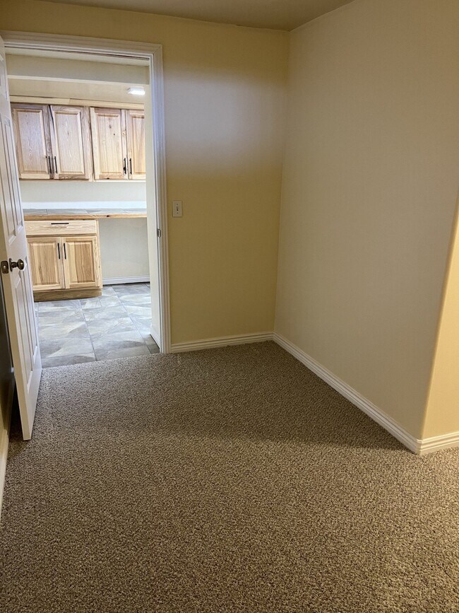 Building Photo - 1517 Falcon Ln