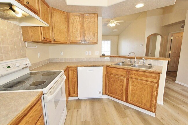 Building Photo - Immaculate Single-Level Home