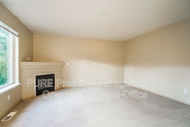 Building Photo - 3633 NE 158th Ave