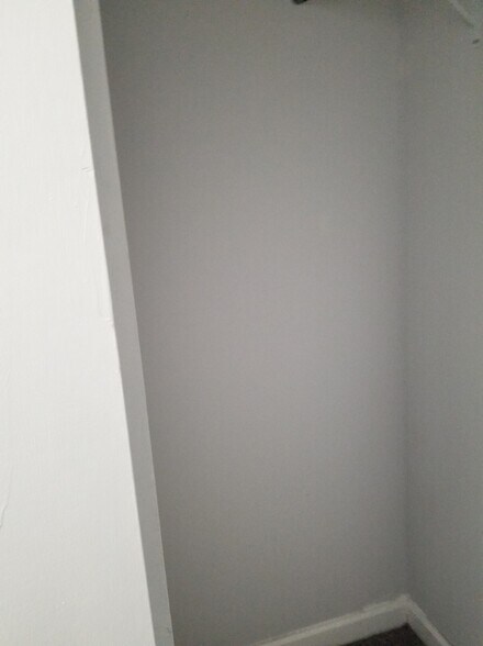 Building Photo - 4644 W Gladys Ave