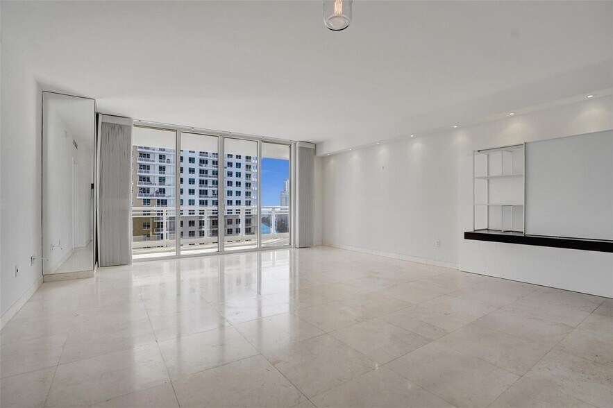 Building Photo - 901 Brickell Key Blvd