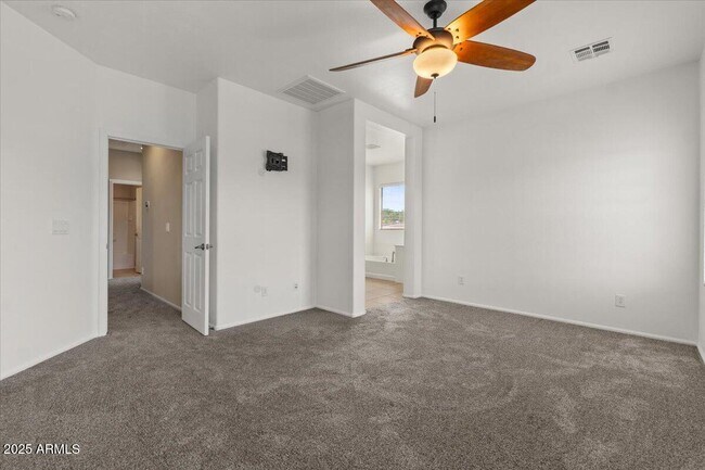 Building Photo - 4255 E Park Ave
